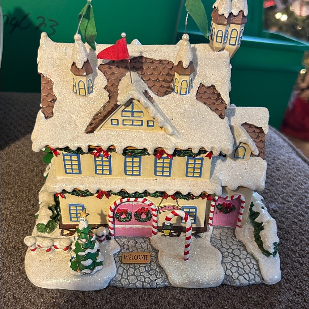 Santa & Mrs Clause Castle Hawthorne Village